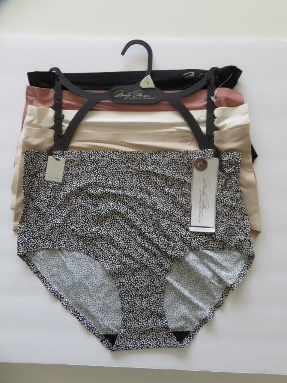 (#109 ) MARILYN MONROE 5-Pack no-show Panties Size L